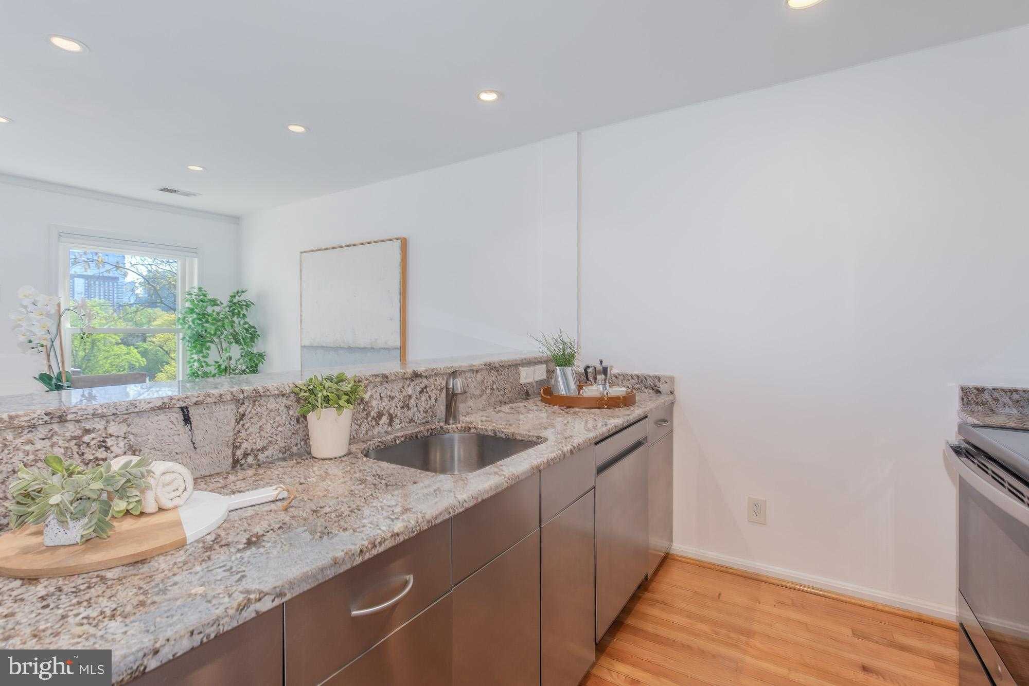 2103 N Rolfe St Apt B photo 21