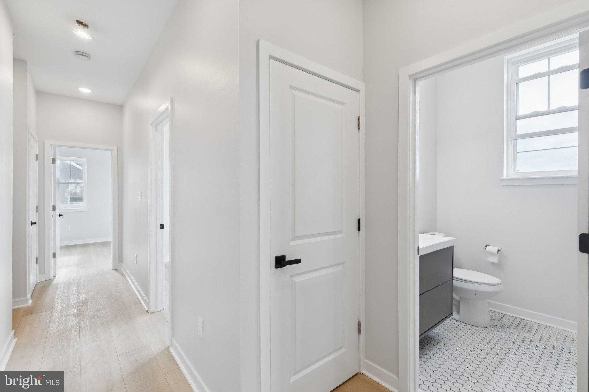 2800 Bridge St photo 22