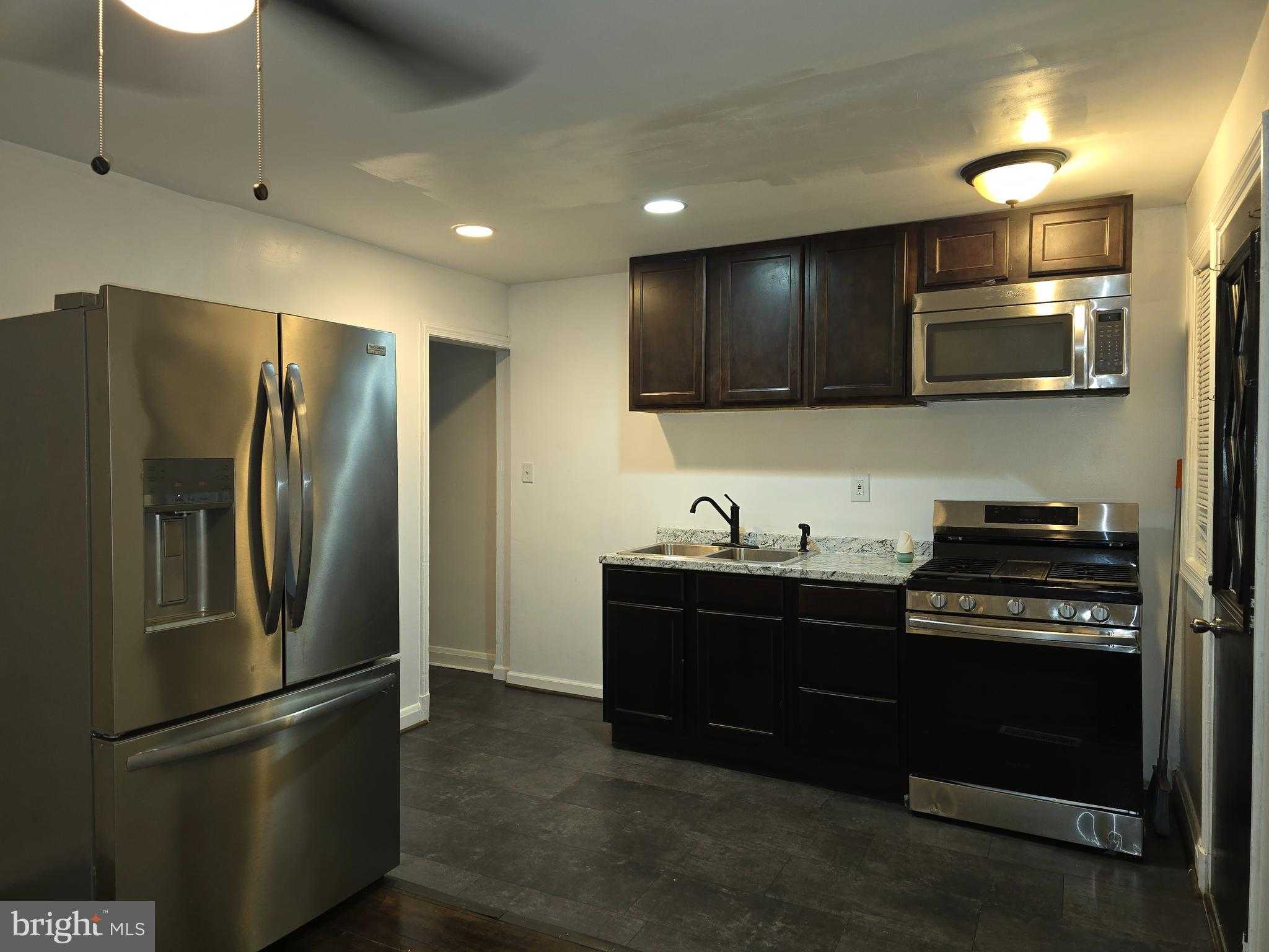 3905 Kenyon Ave photo 3