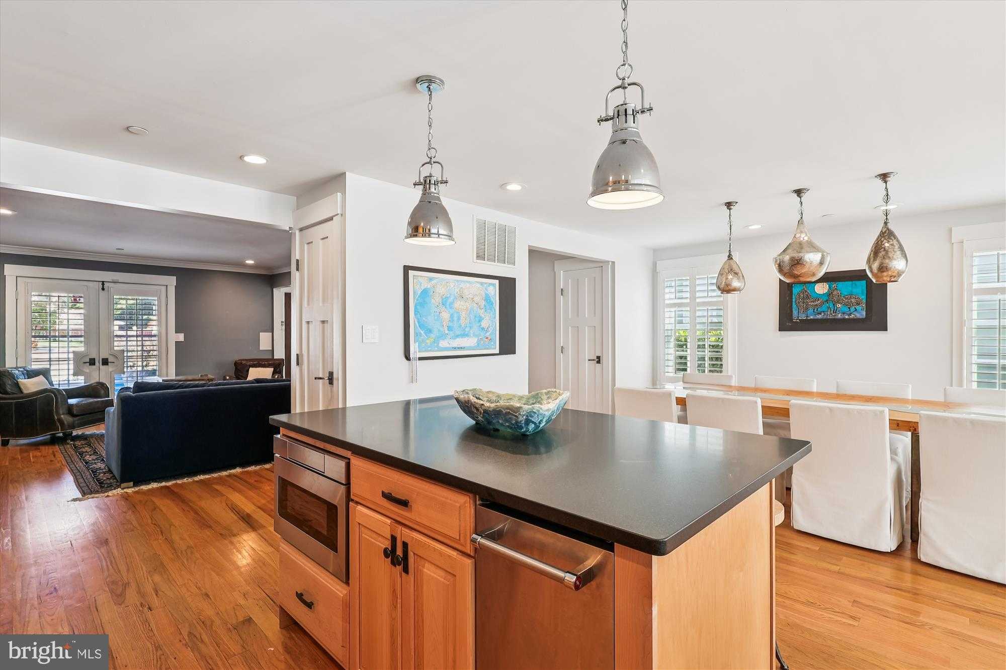 310 Adams St photo 15