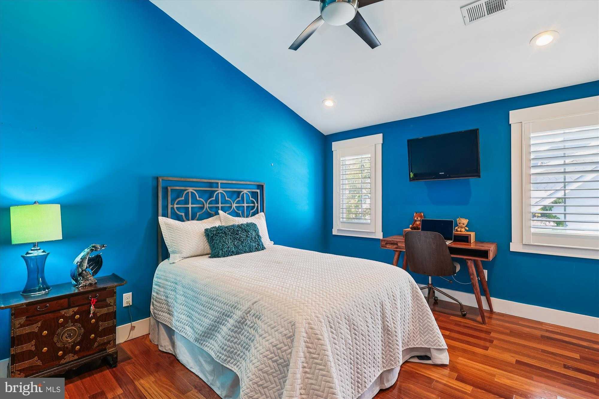 310 Adams St photo 45