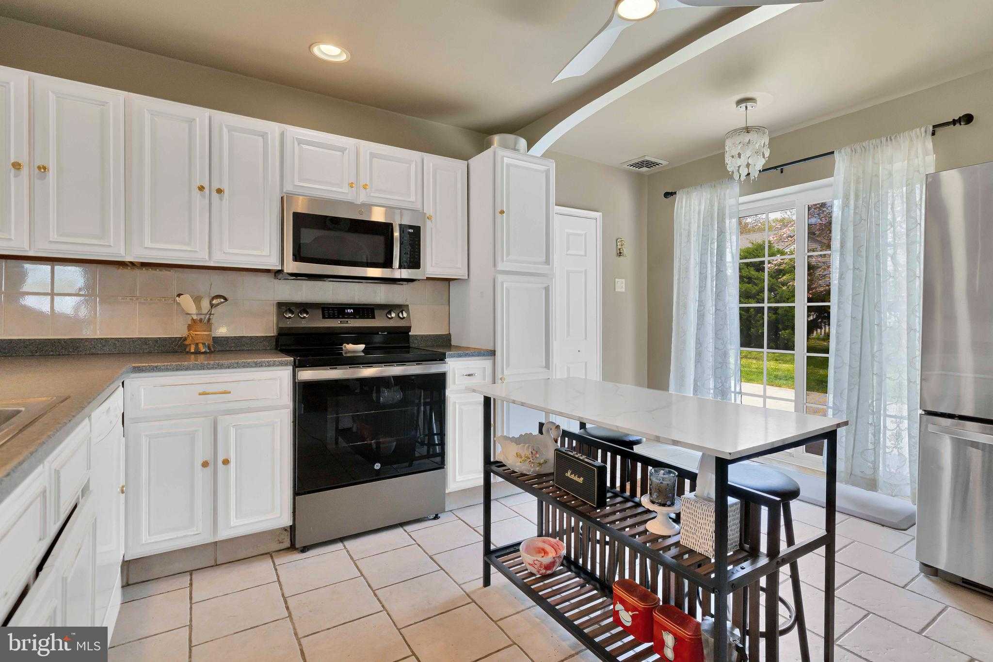 833 Emerson St photo 10