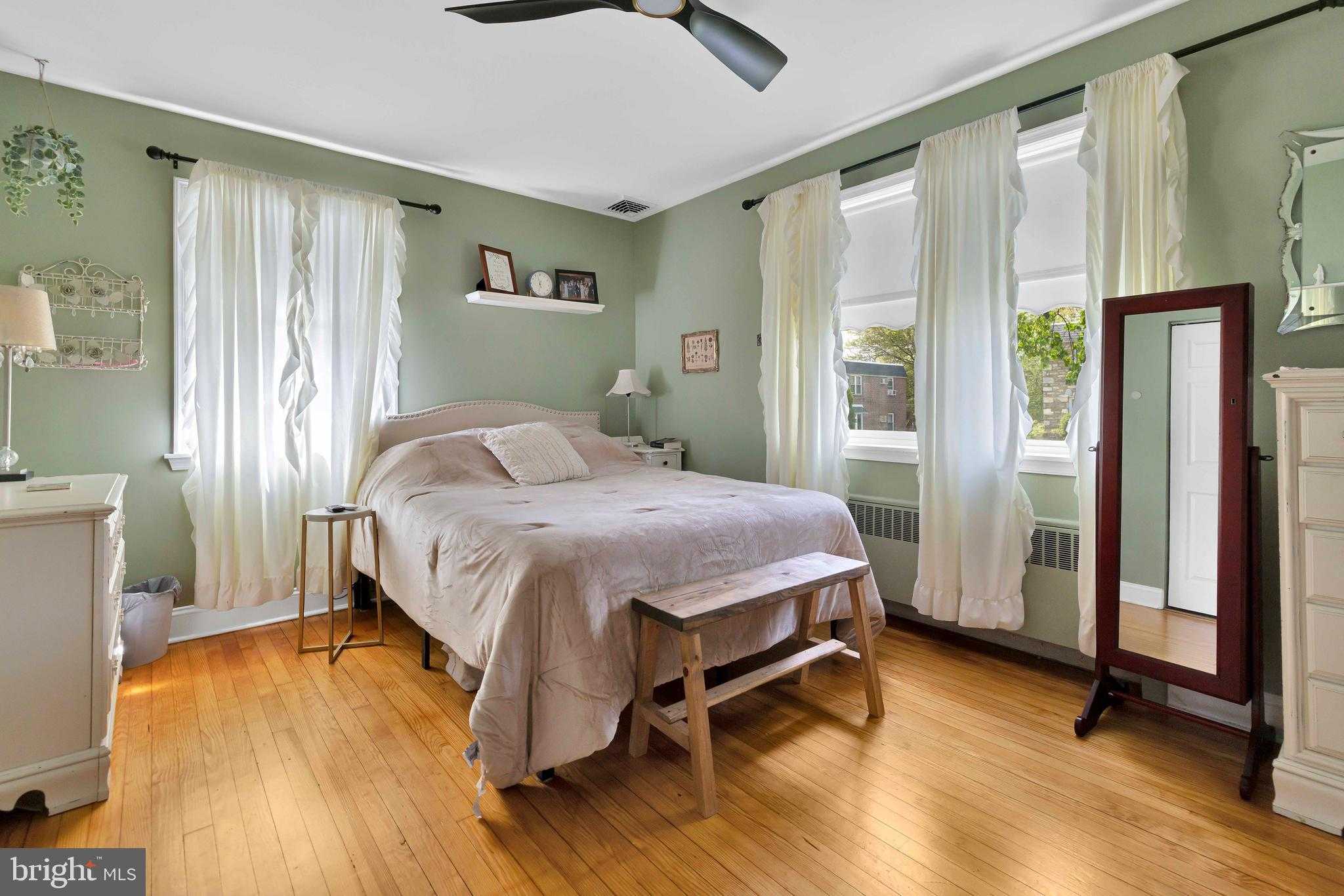 833 Emerson St photo 12