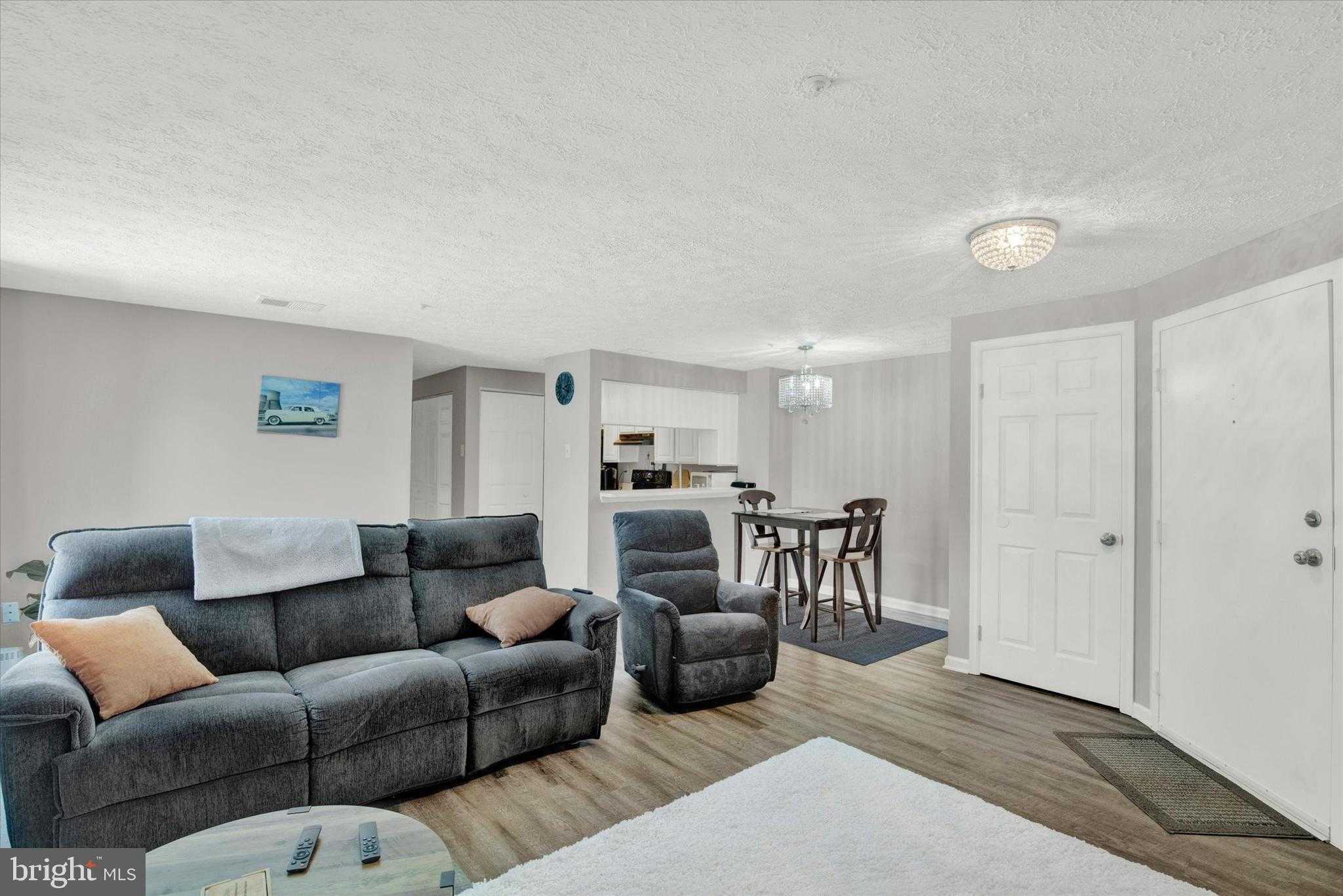 200 Oak Leaf Cir photo 5