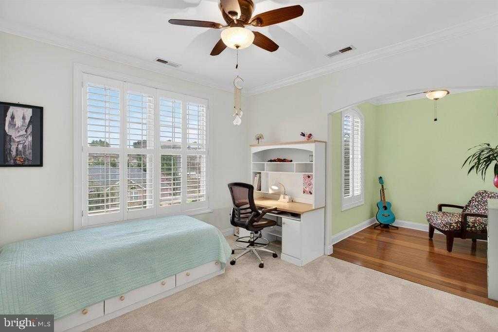 580 Regiment Rd photo 43