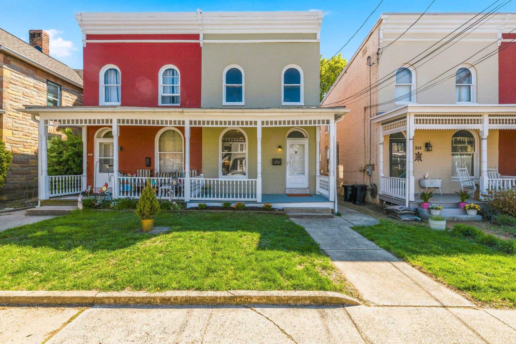 316 E 3rd St photo 2