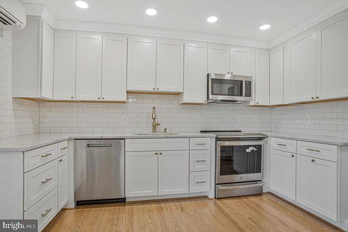 9685 Howes Rd photo 8