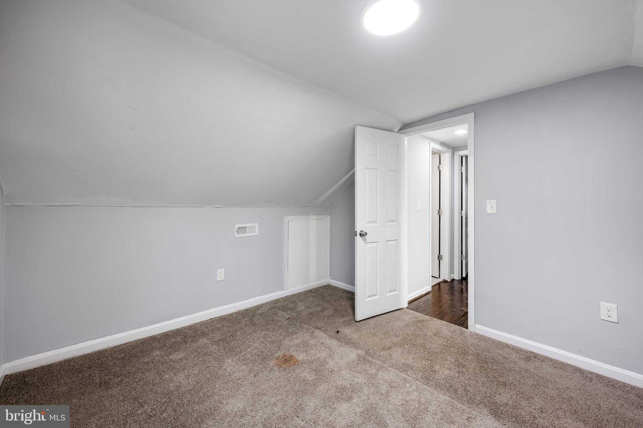 308 Zelma Ave photo 22