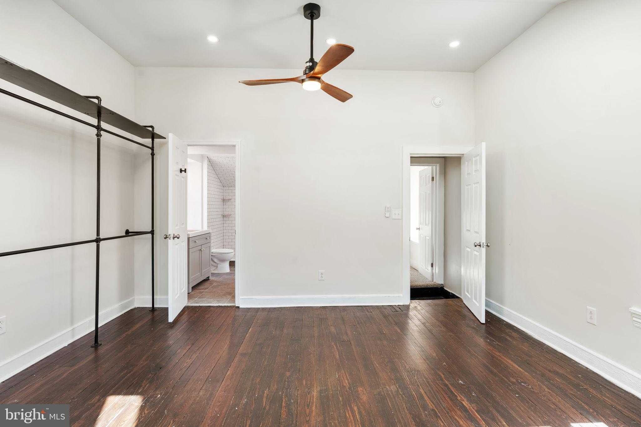 332 W Queen Ln photo 18