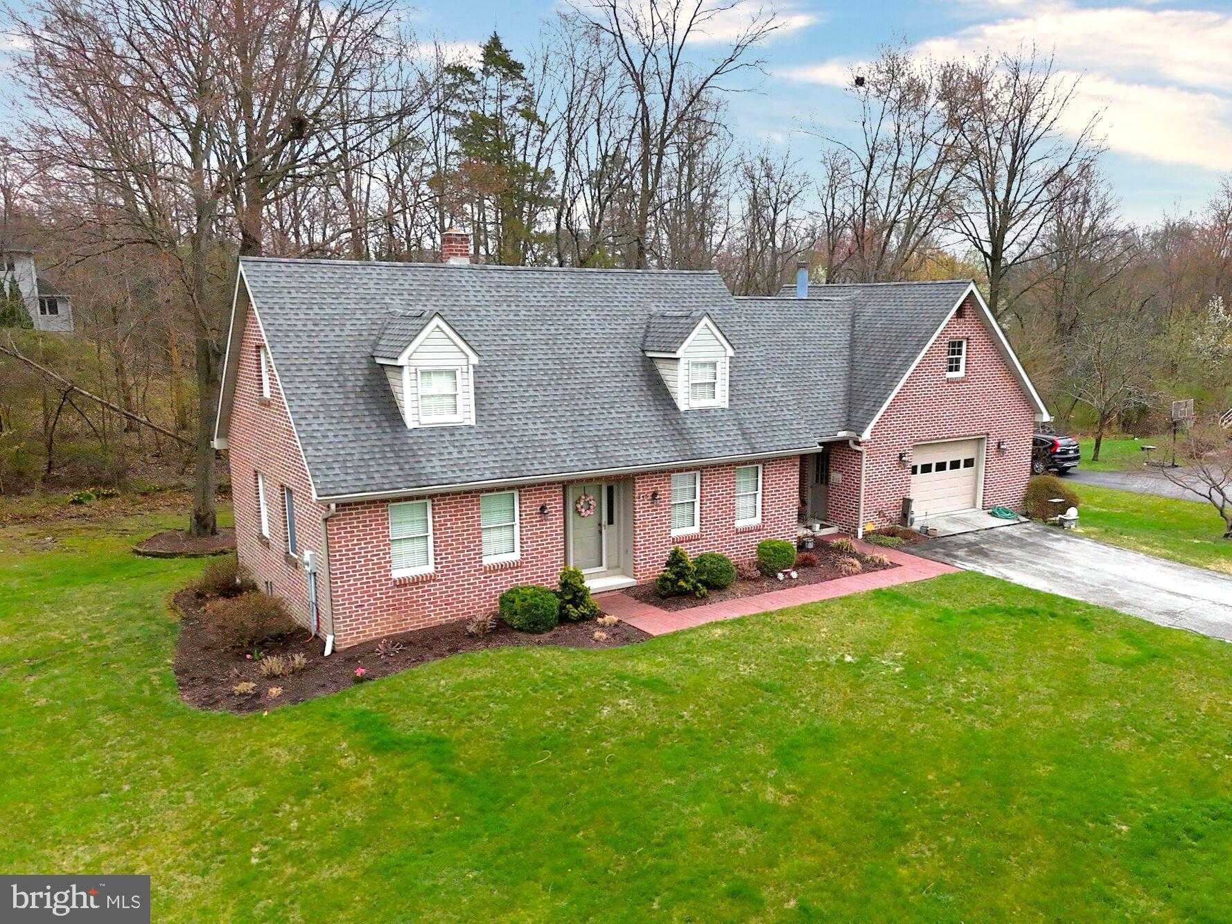 245 Montclair Rd photo 3