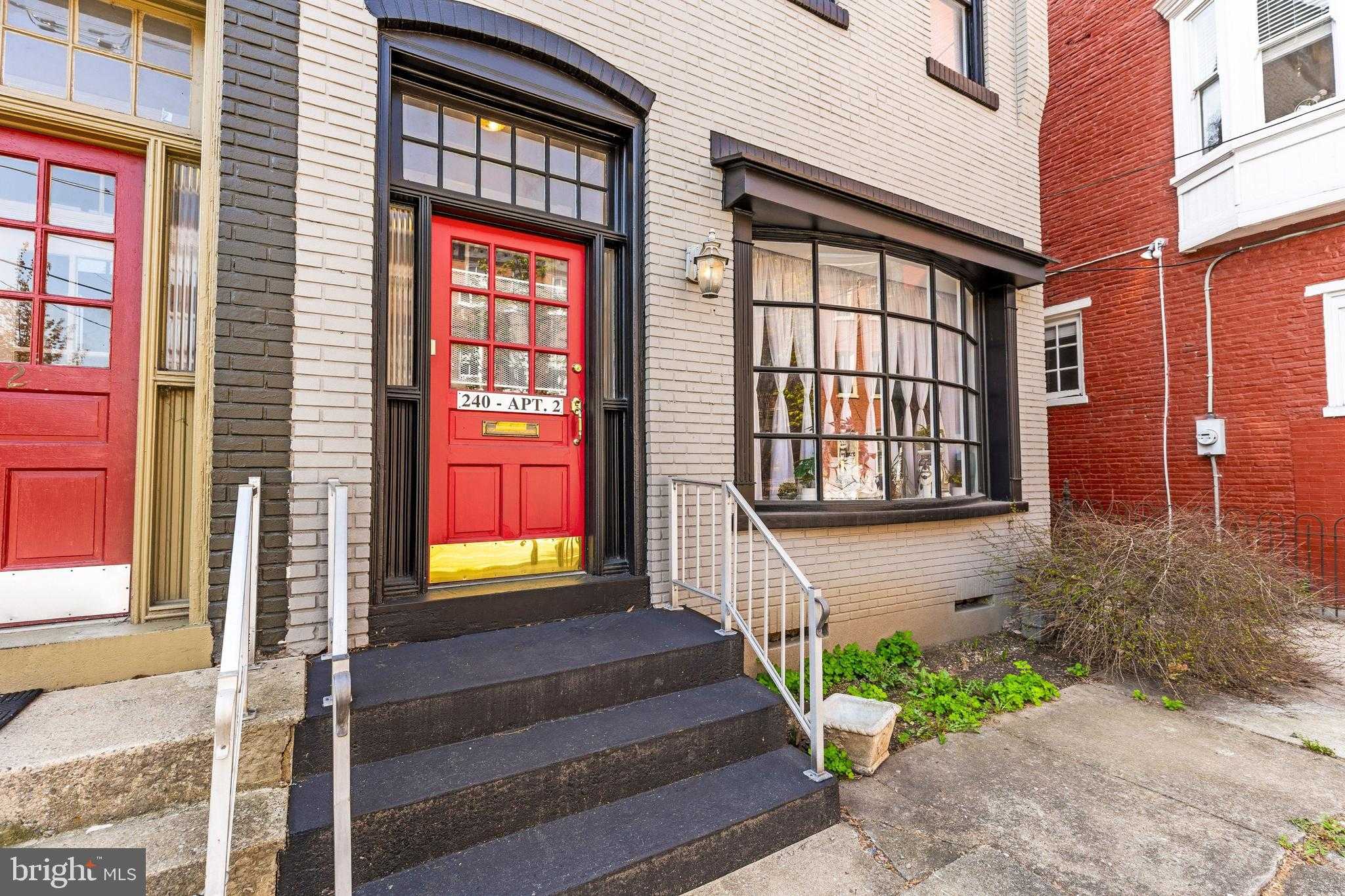 240 E Orange St photo 3