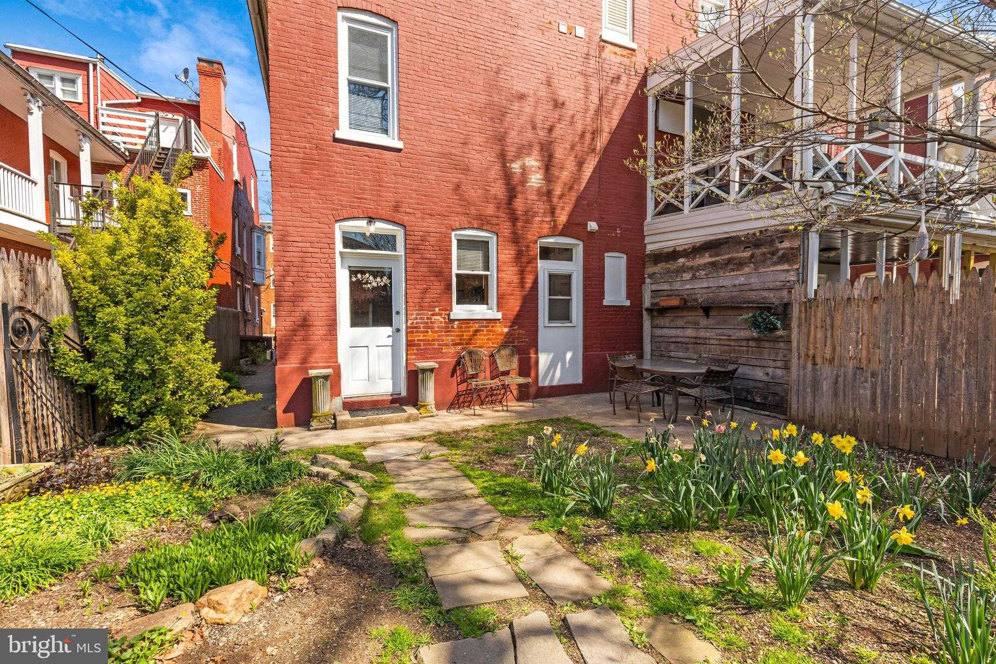 240 E Orange St photo 49