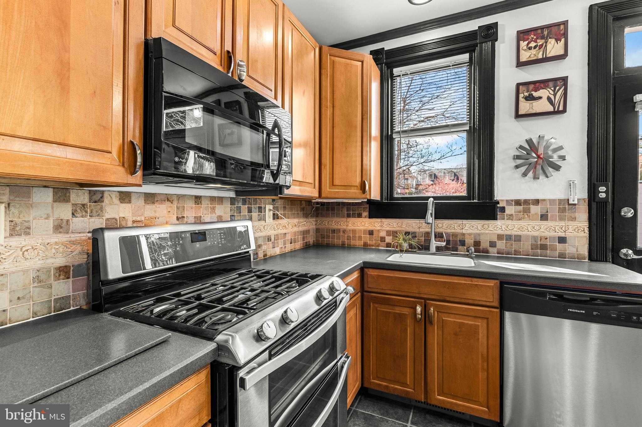 240 E Orange St photo 7