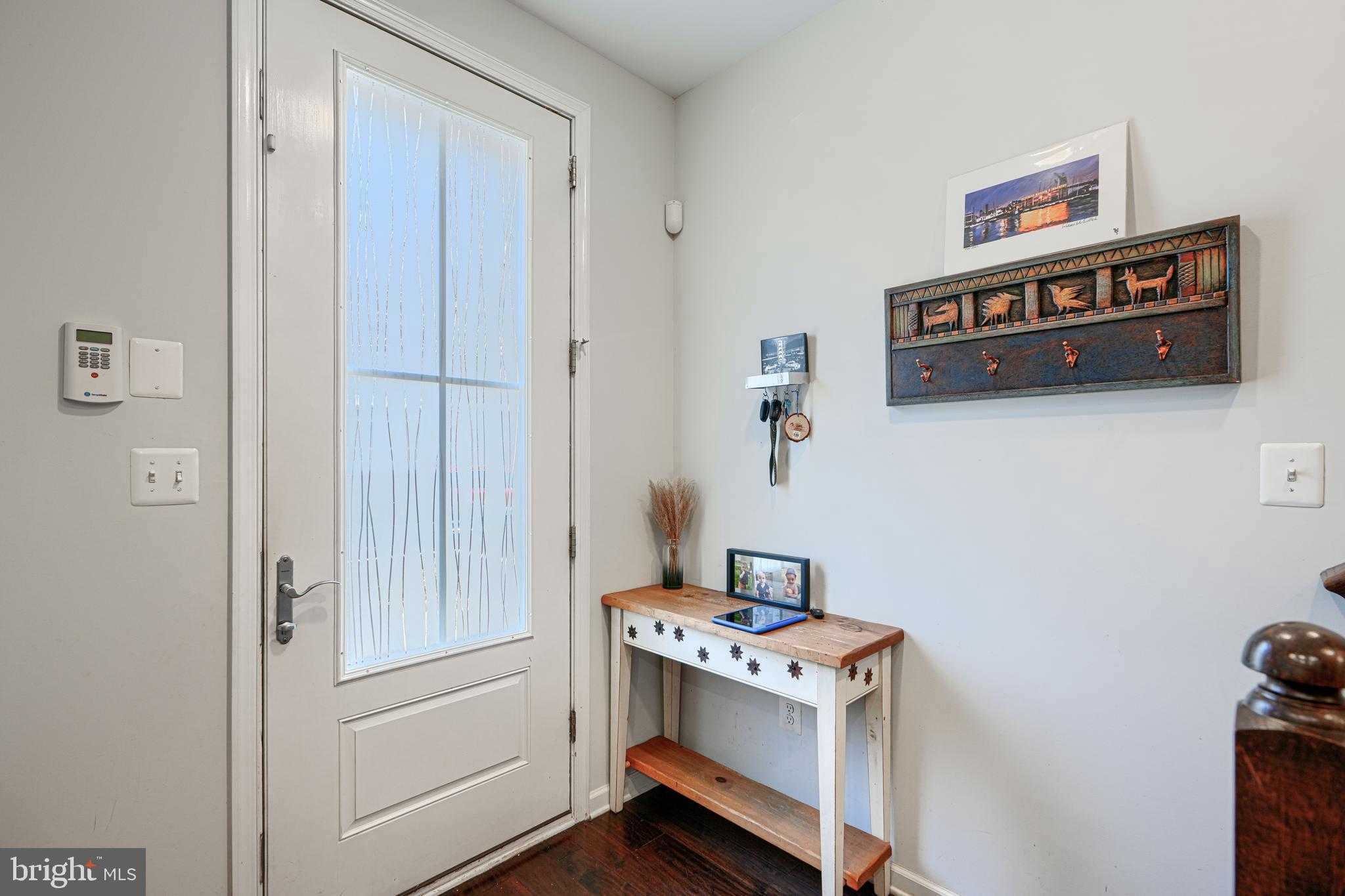 1309 Benjamin St photo 6