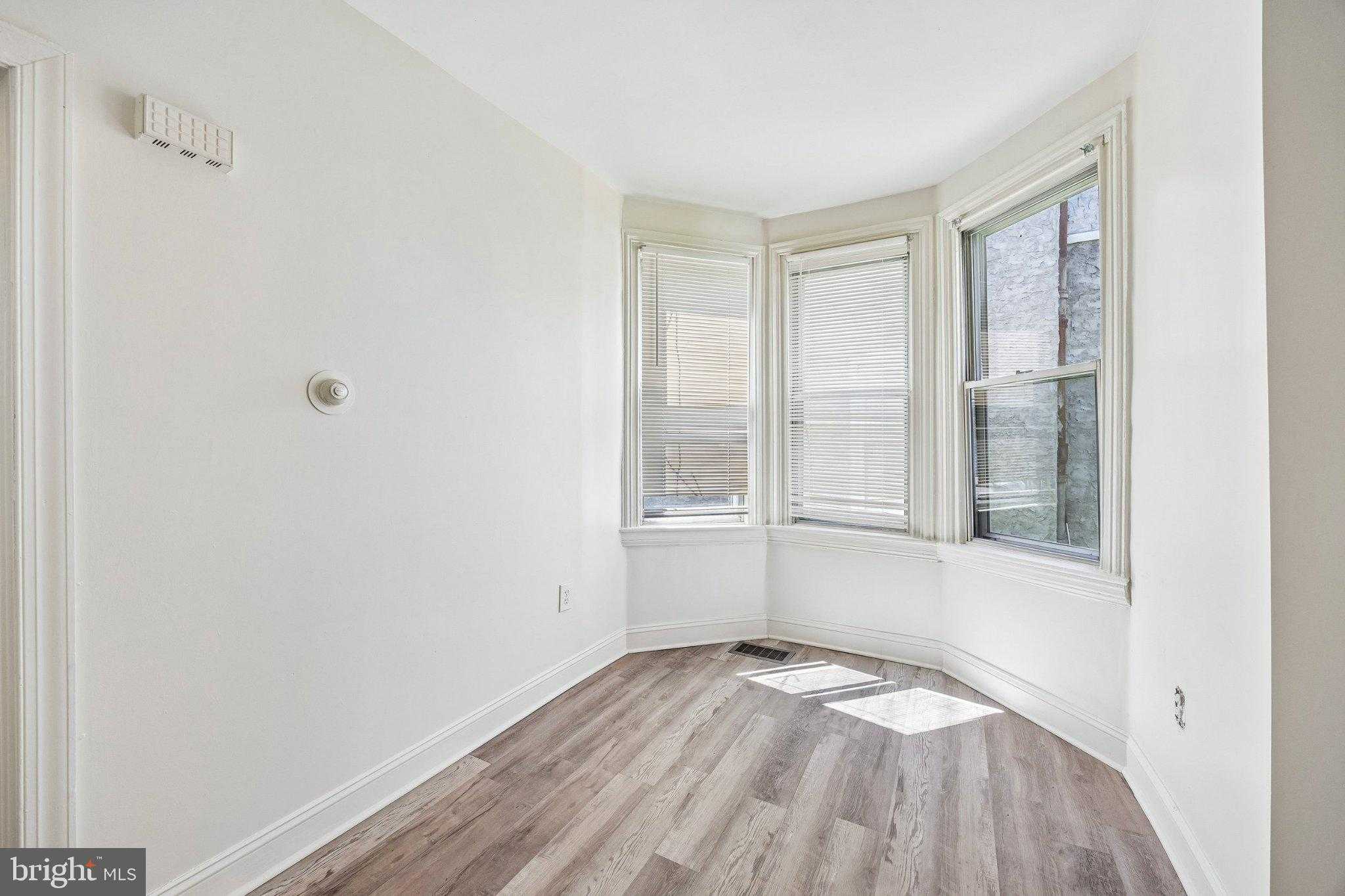 2706 W 7th St photo 4