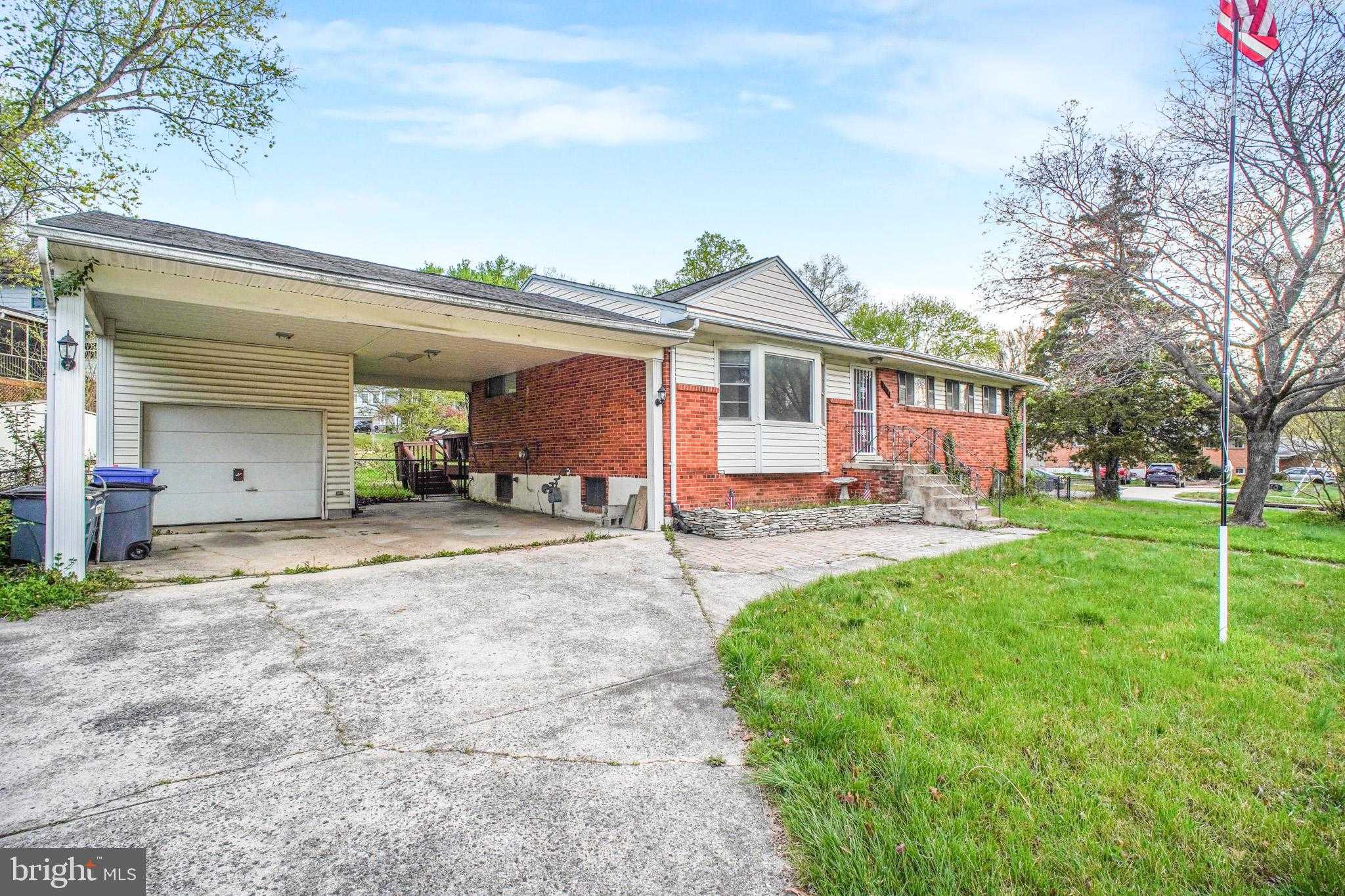 1118 Downs Dr photo 2