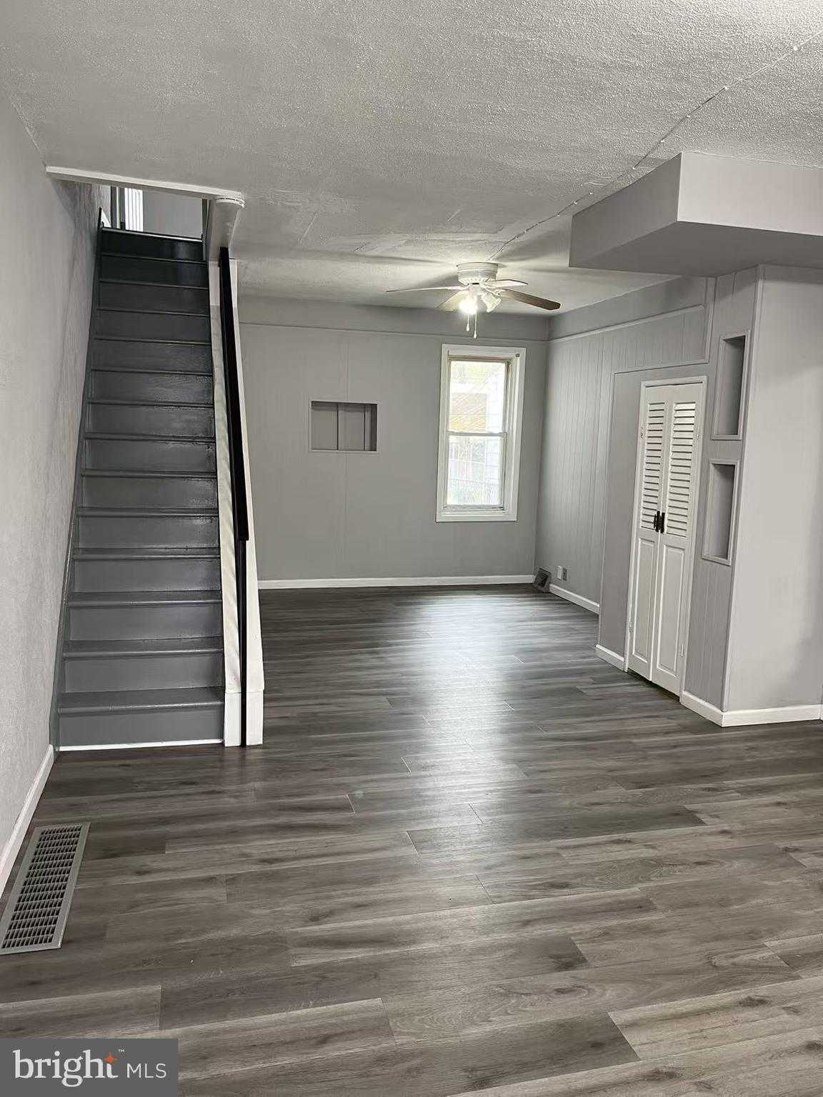 5740 Harbison Ave photo 4