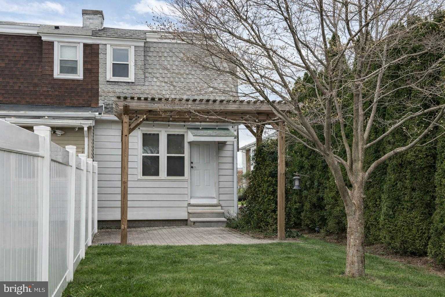 1312 E Bellevue Ave photo 2