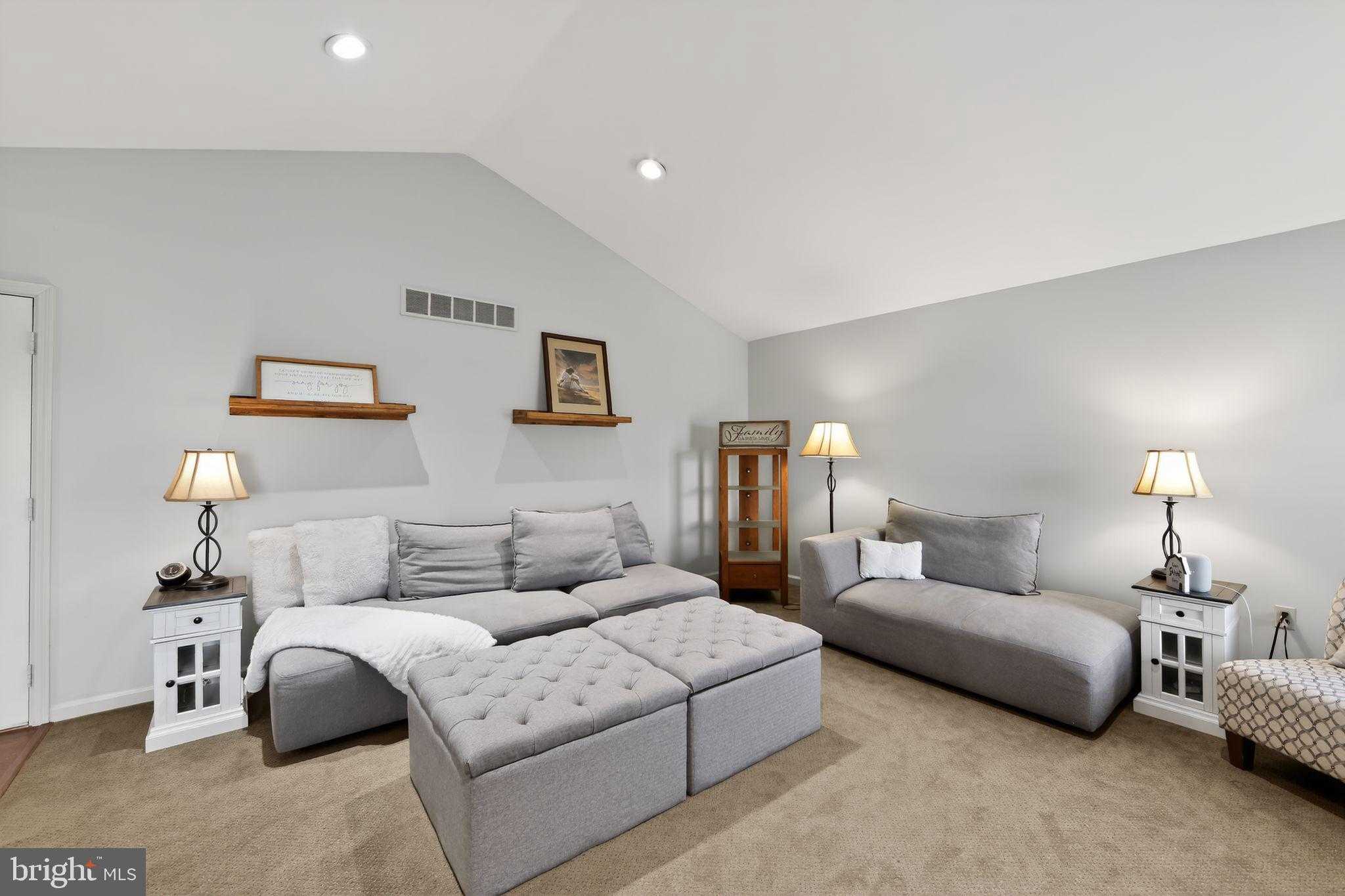 401 Russell Ave photo 14