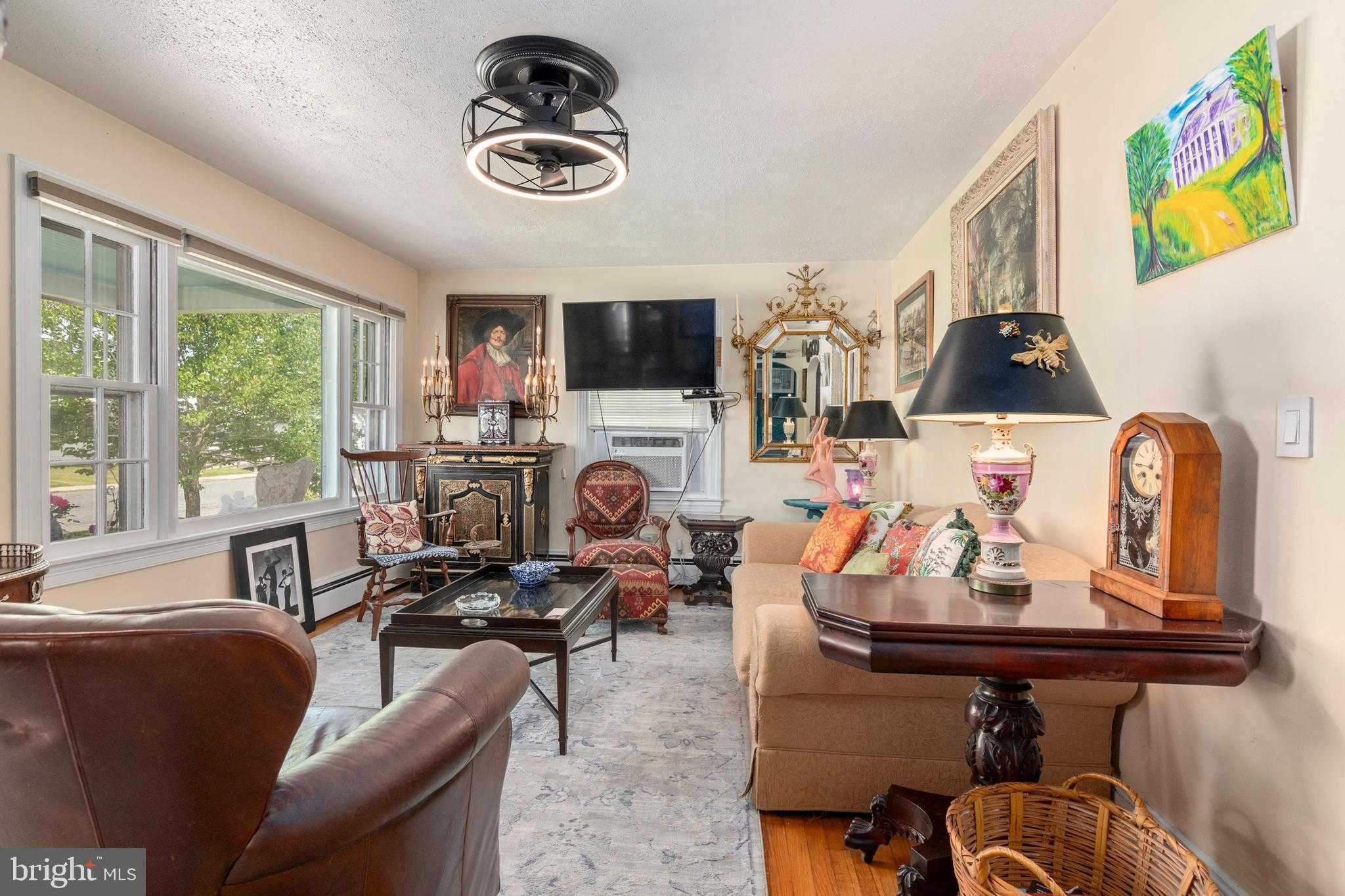 408 Bayly Ave photo 12