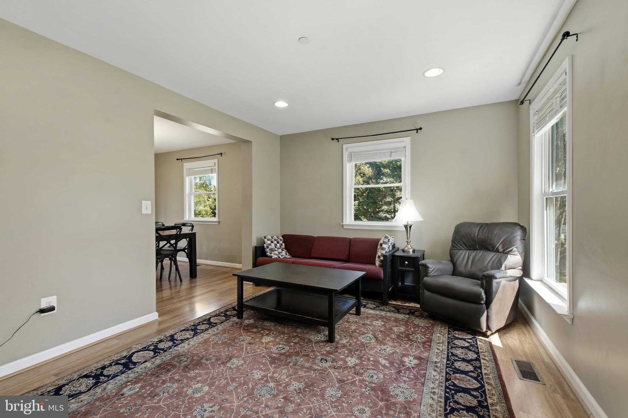 550 Yellow Lily CT photo 8