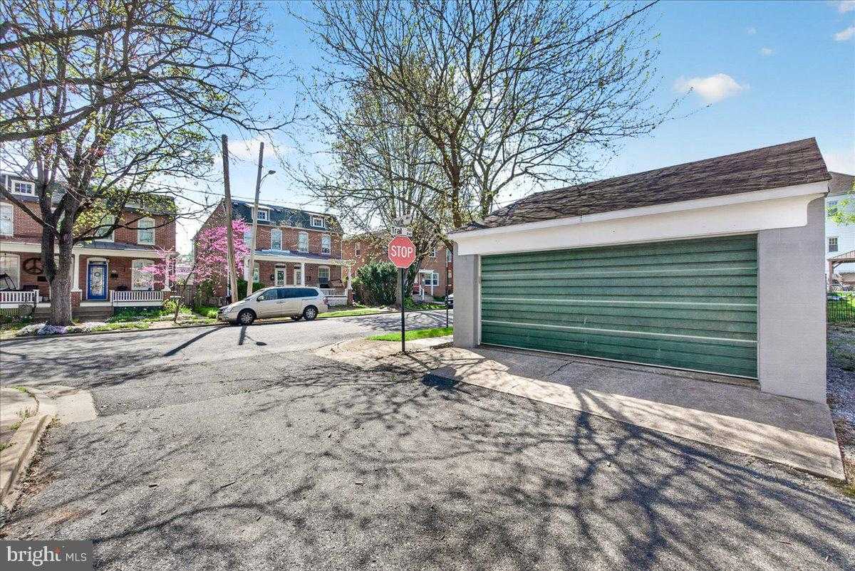 301 W 7th St photo 29