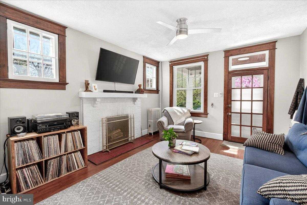 301 W 7th St photo 3