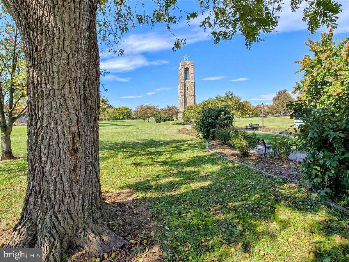 301 W 7th St photo 34