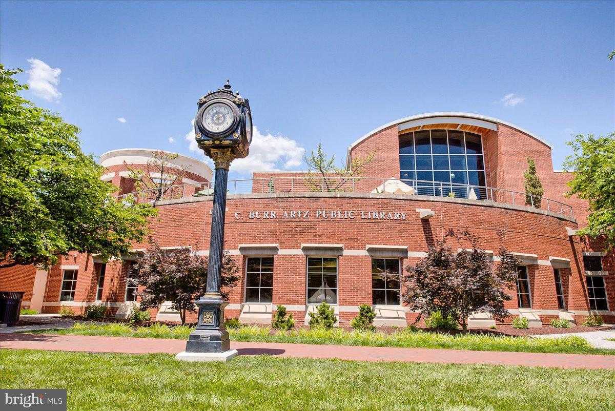 301 W 7th St photo 40