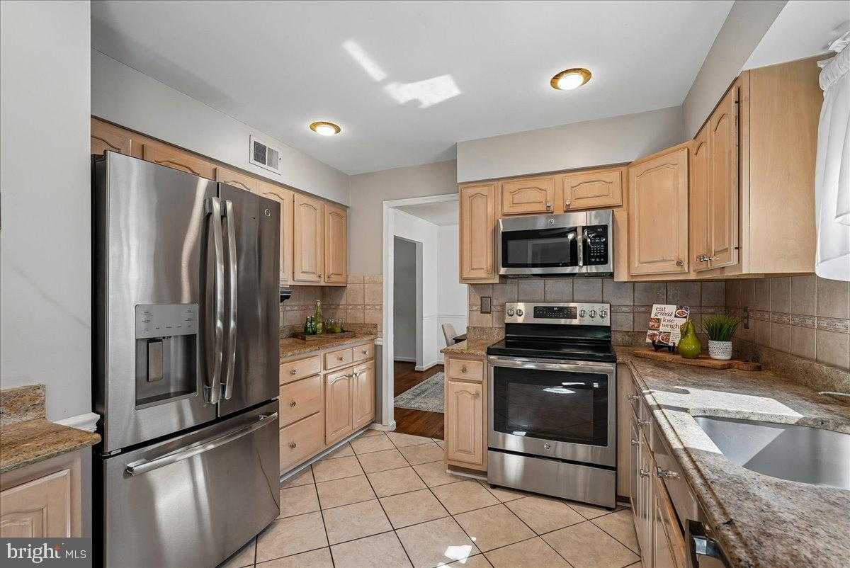 4510 Banff St photo 13