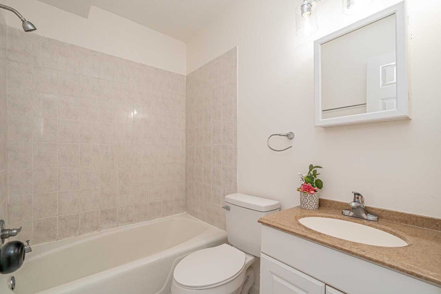 3535 Memorial St photo 54