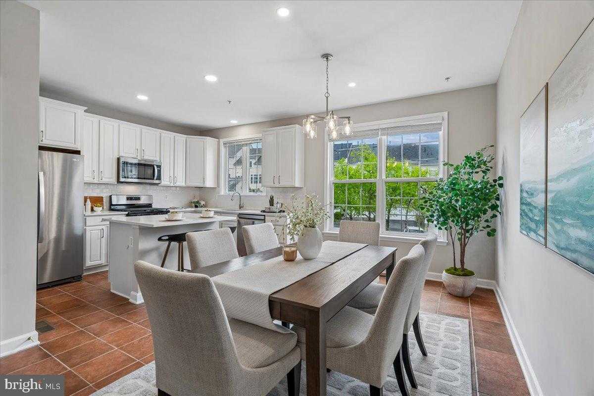 907 Crestfield Dr photo 8