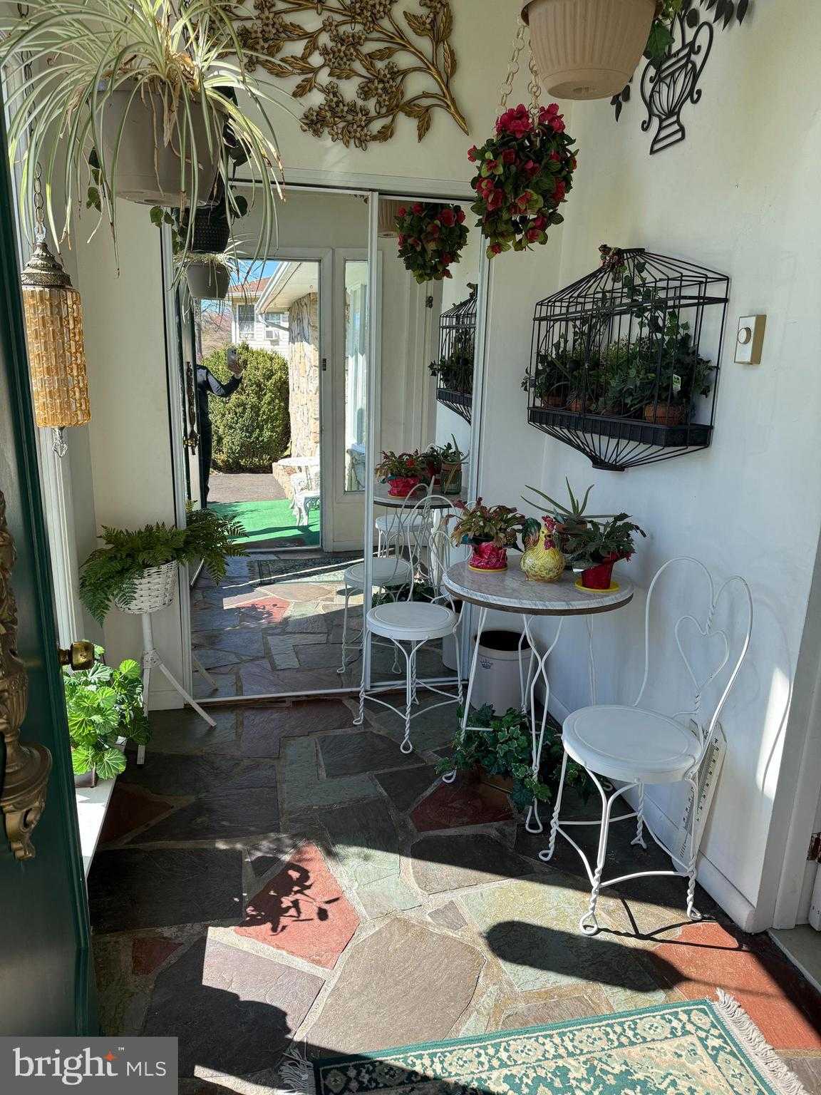 521 Parkway Dr photo 2