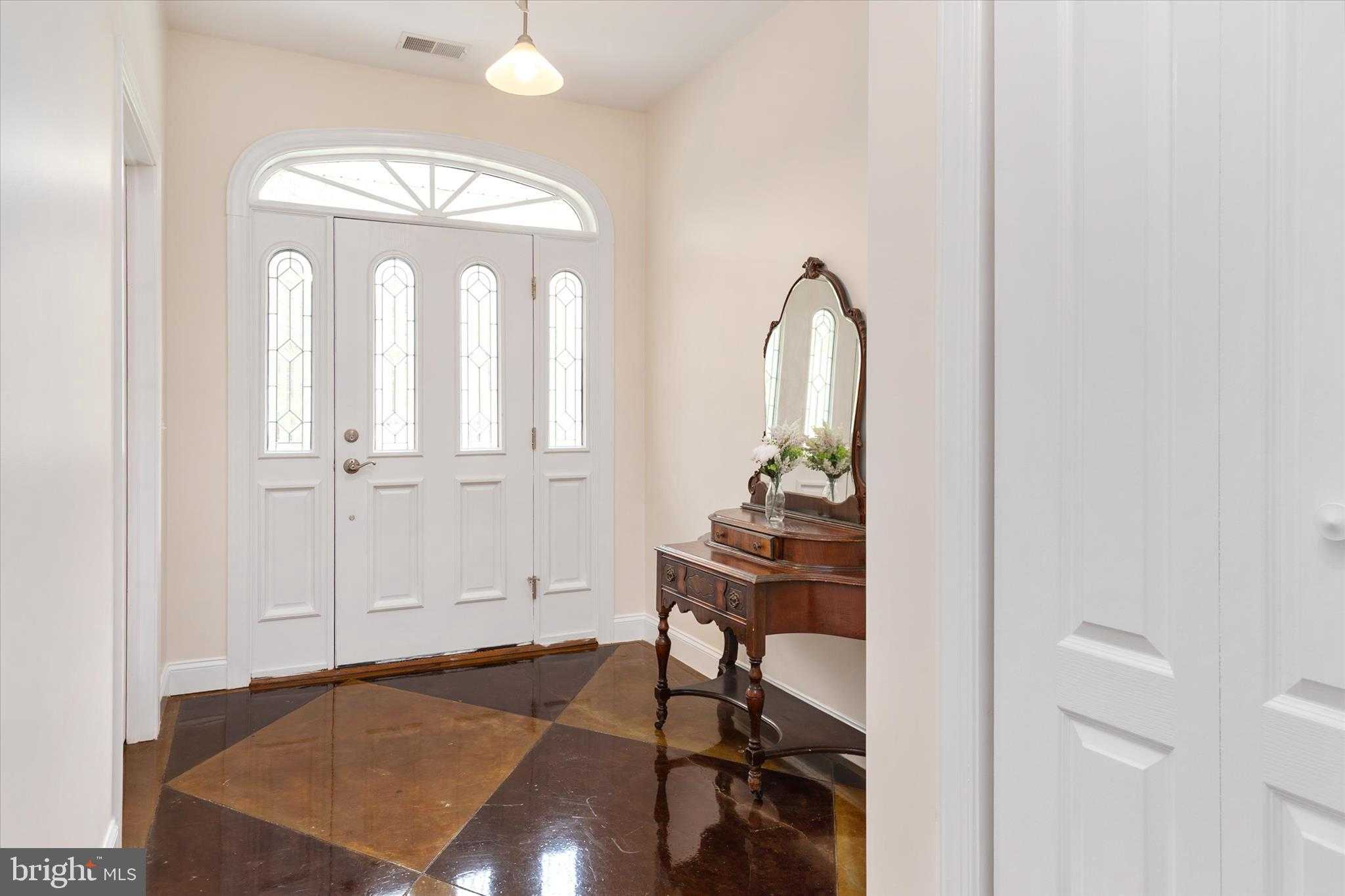 730 Central Ave E photo 6