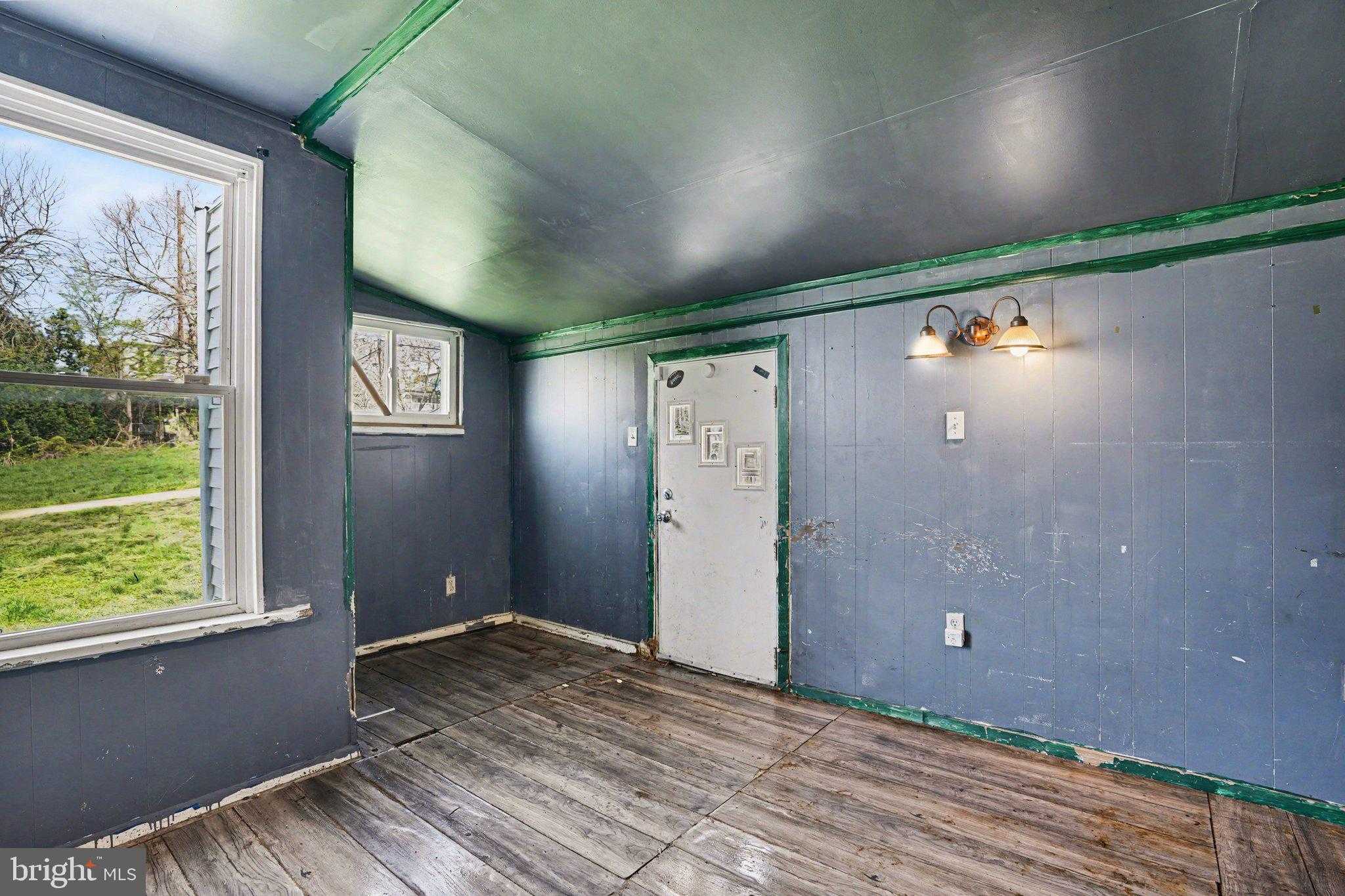 631 Dunkle St photo 8