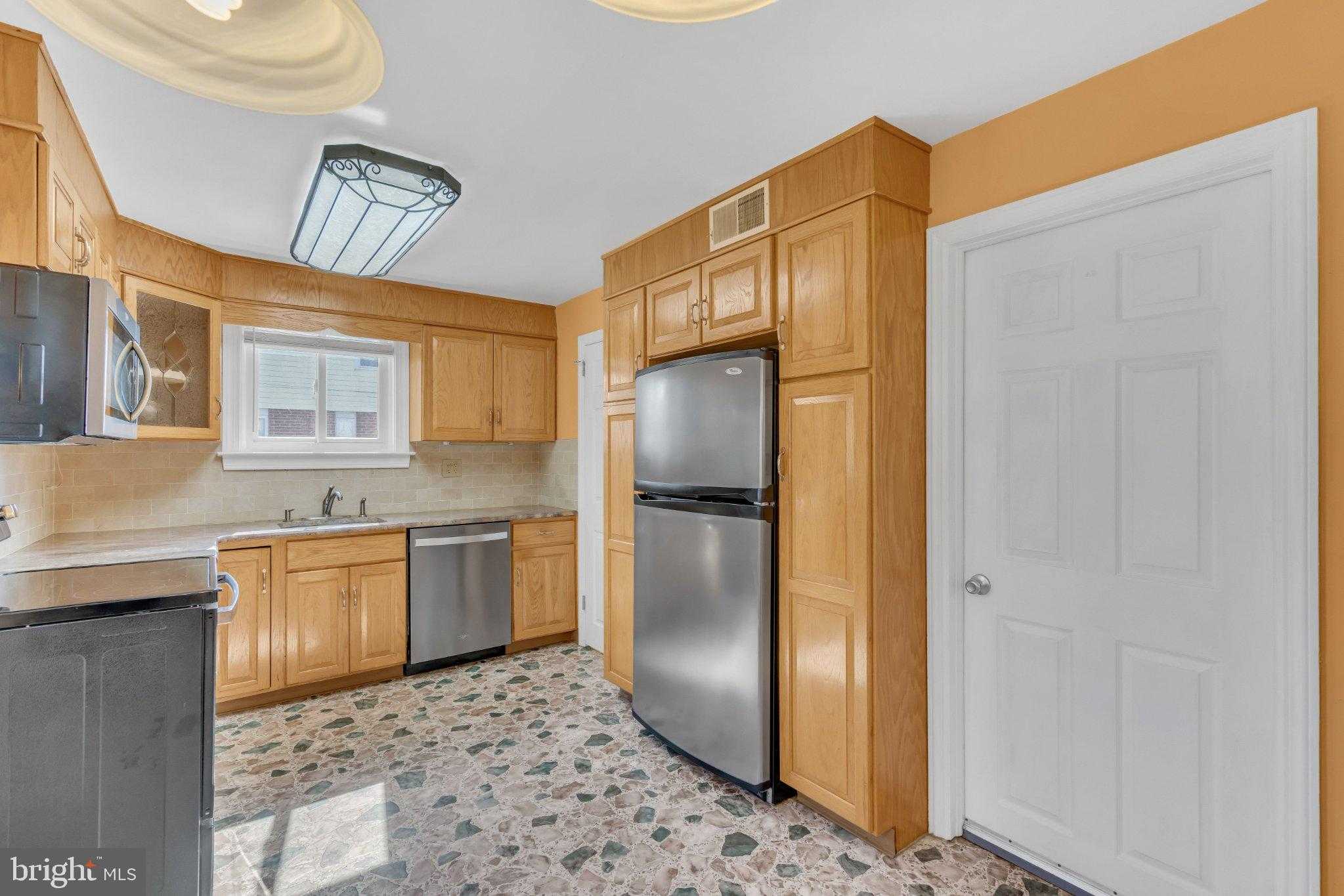 108 Newington Dr photo 18