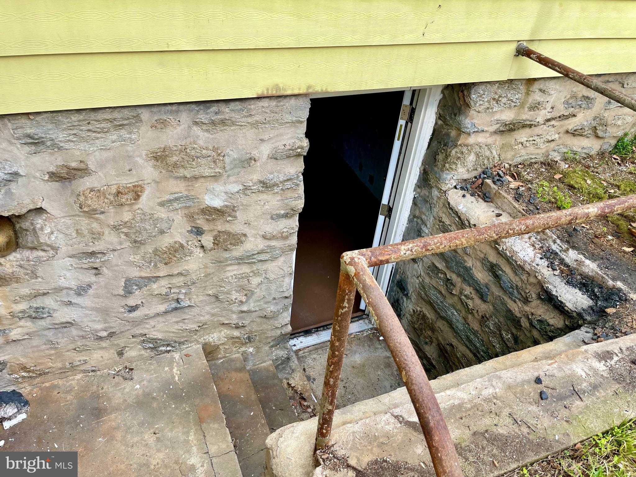 119 Robbins Ave photo 33