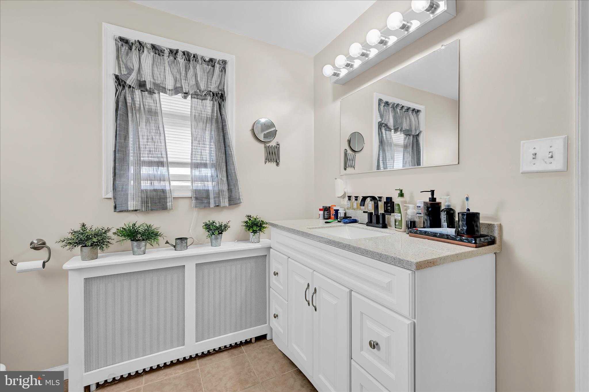 18 N Berne St photo 32