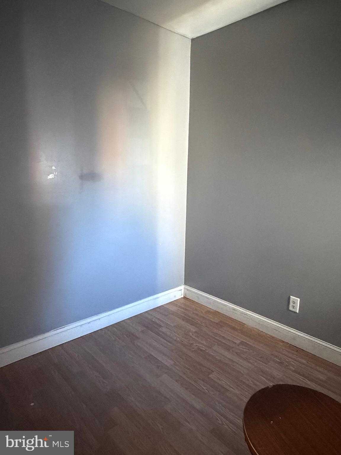 233 E Mayfield St photo 8