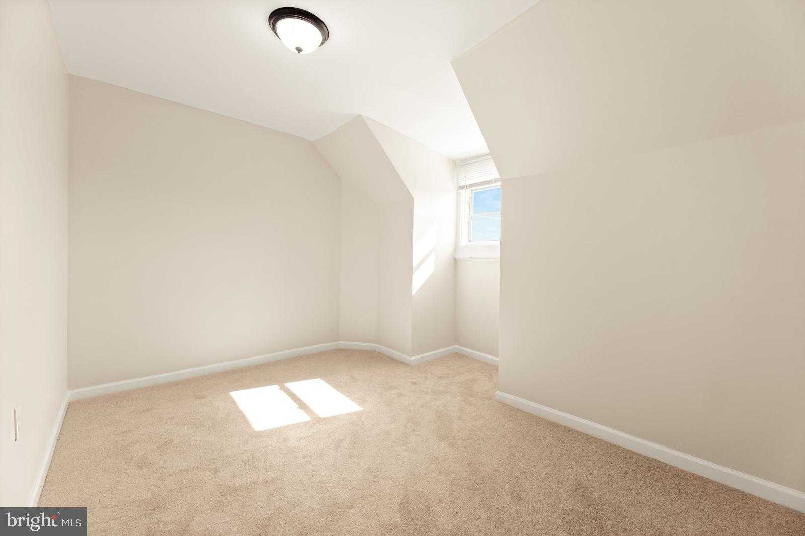 6826 N 15th St photo 27