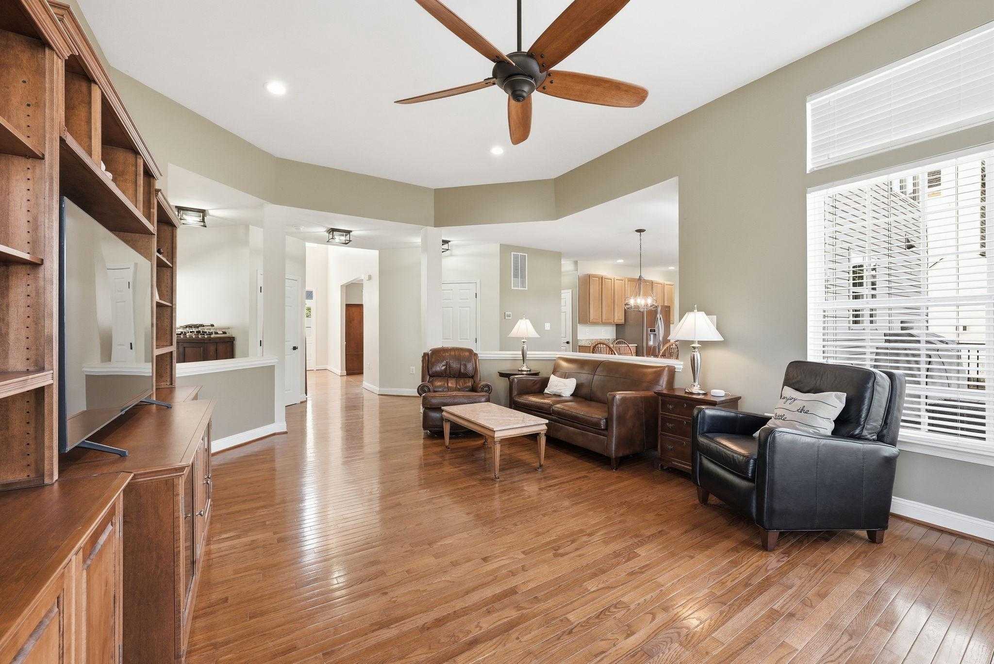 704 Godfrey CT SE photo 14