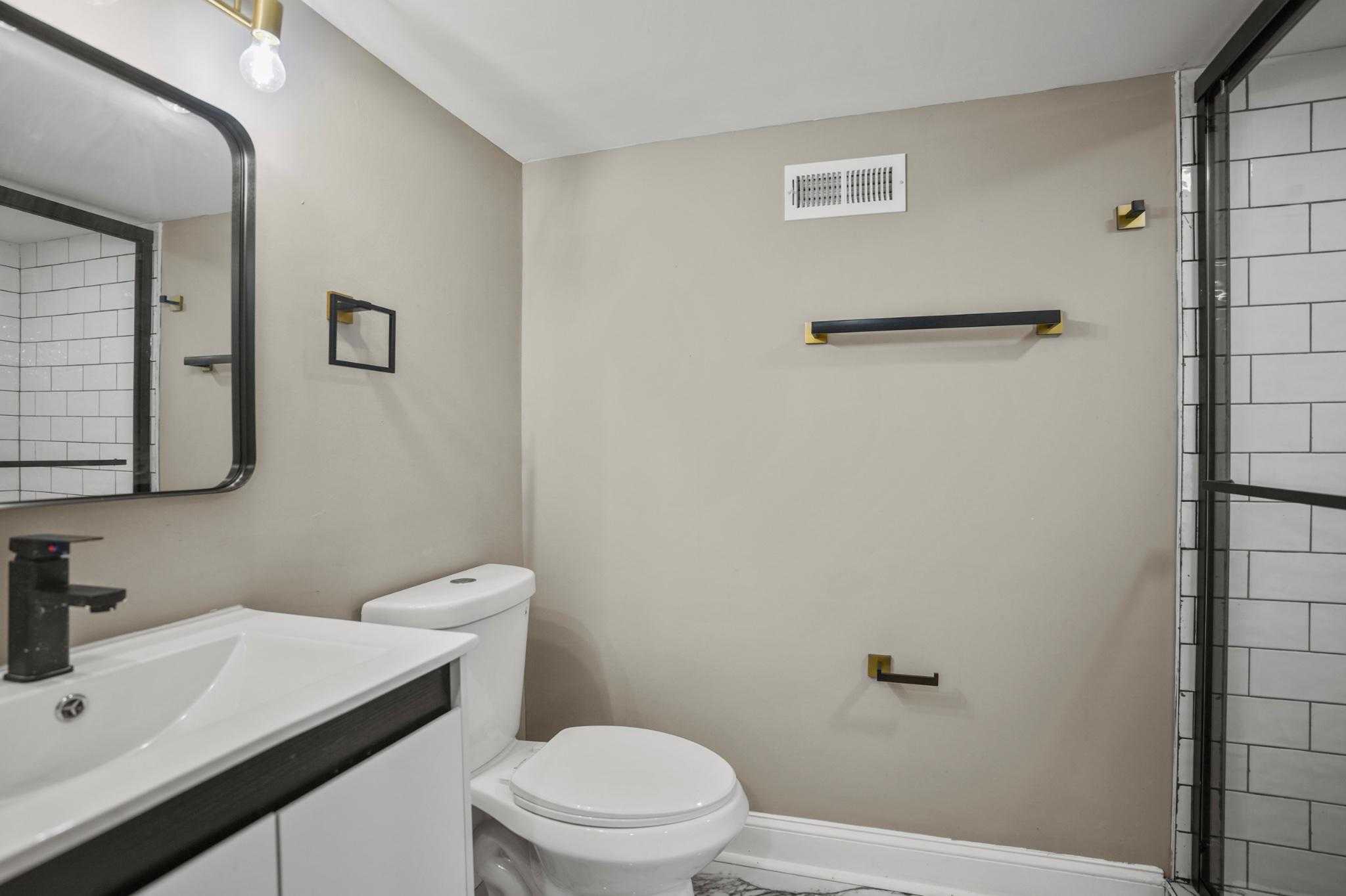 1714 E 28th St photo 25