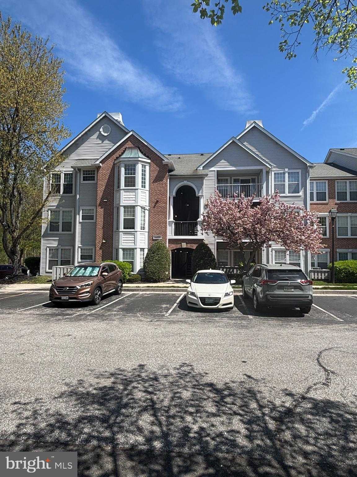 4409 Silverbrook Ln # 304 photo 2