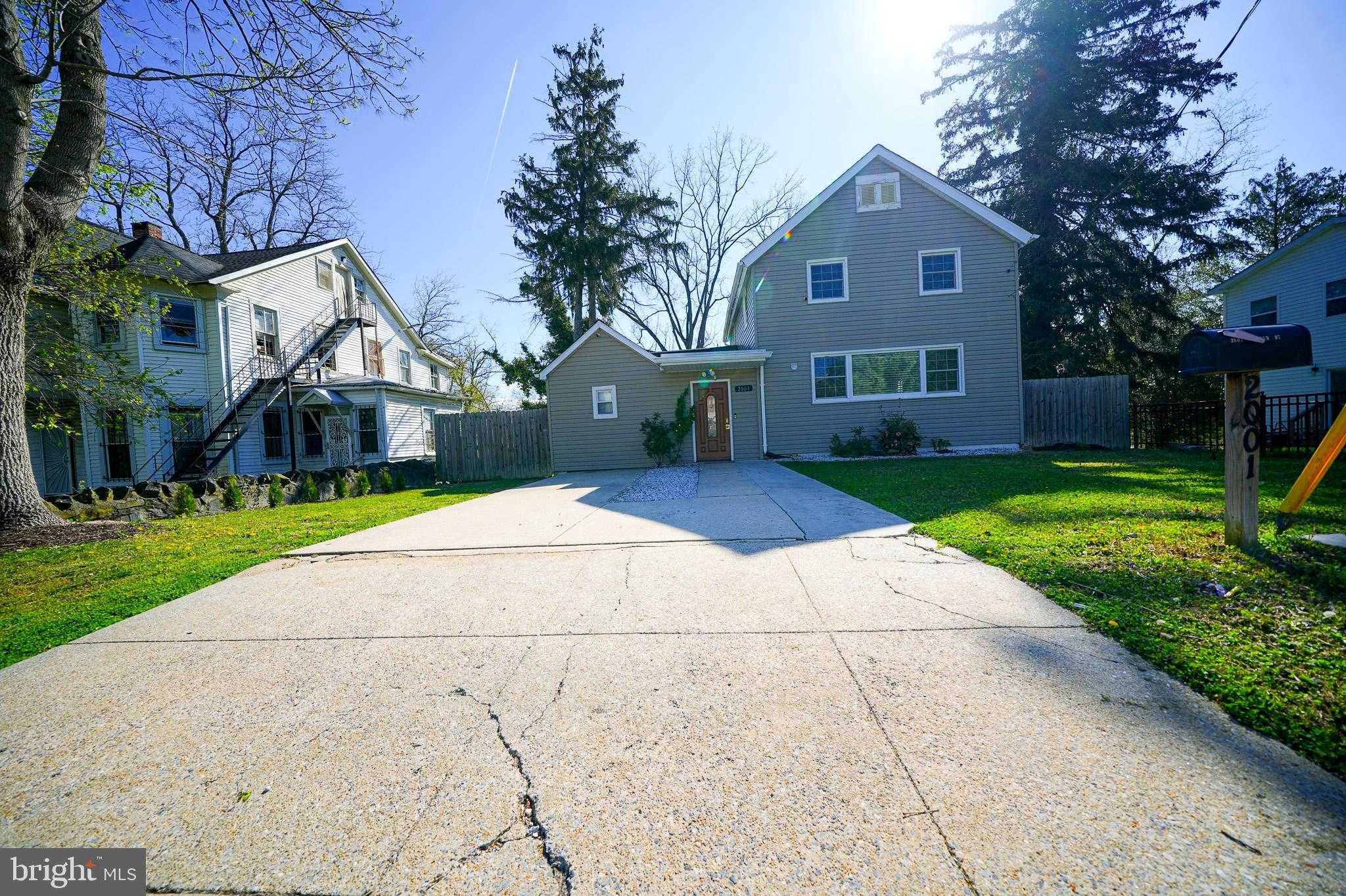 2001 Denison St photo 2