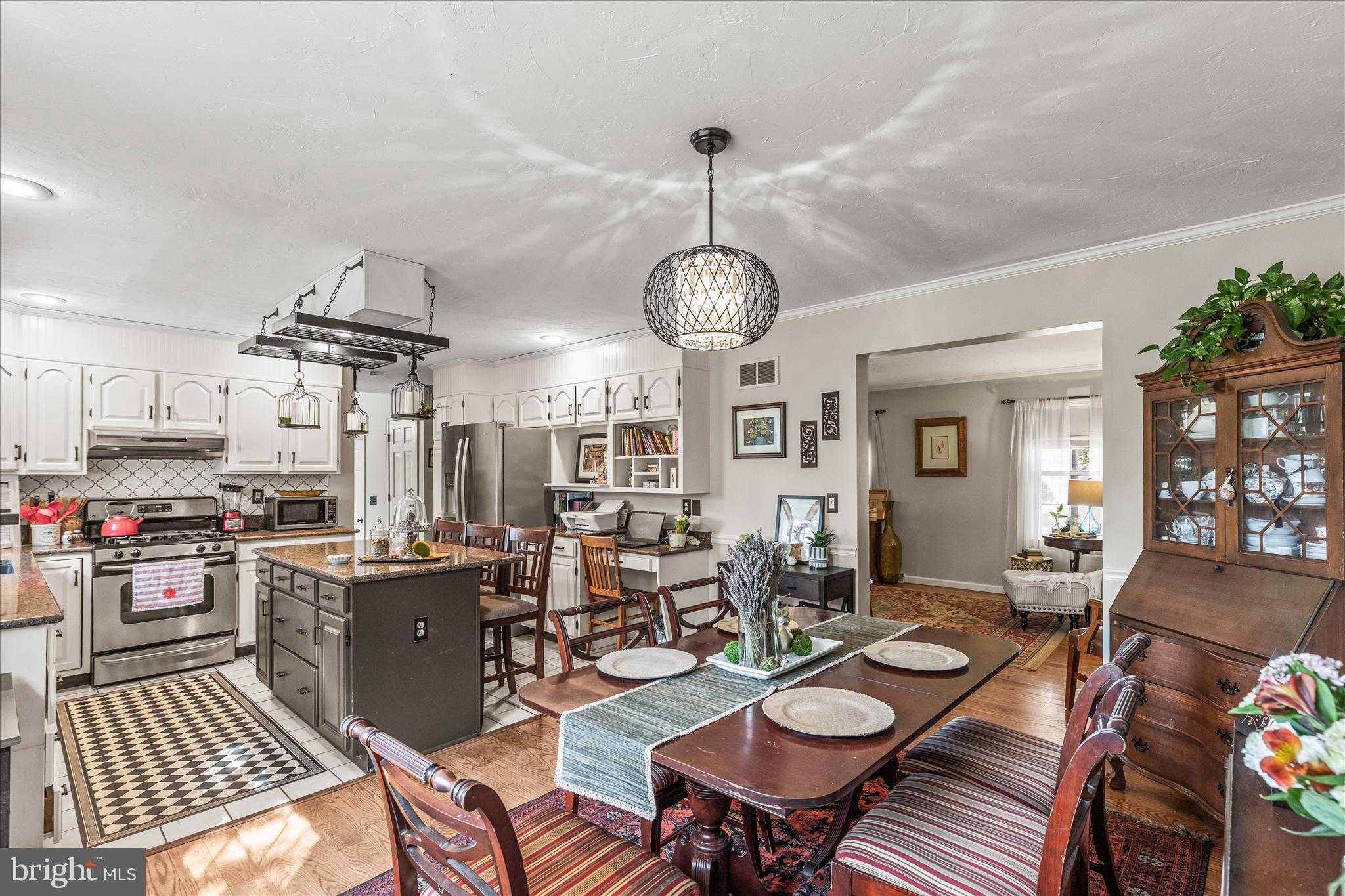 10 Amanda Ave photo 12