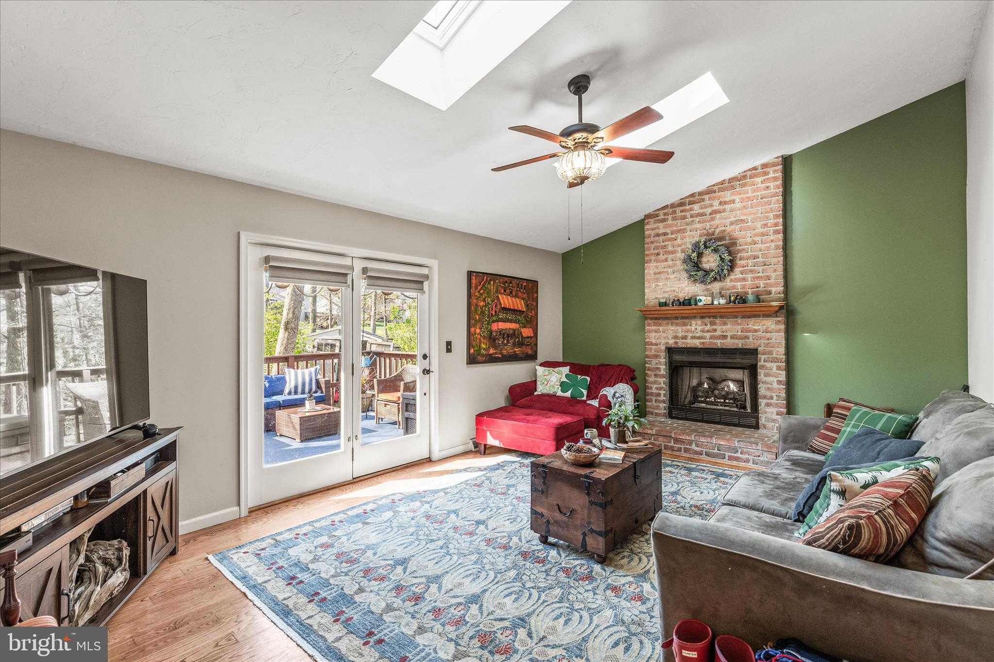 10 Amanda Ave photo 17