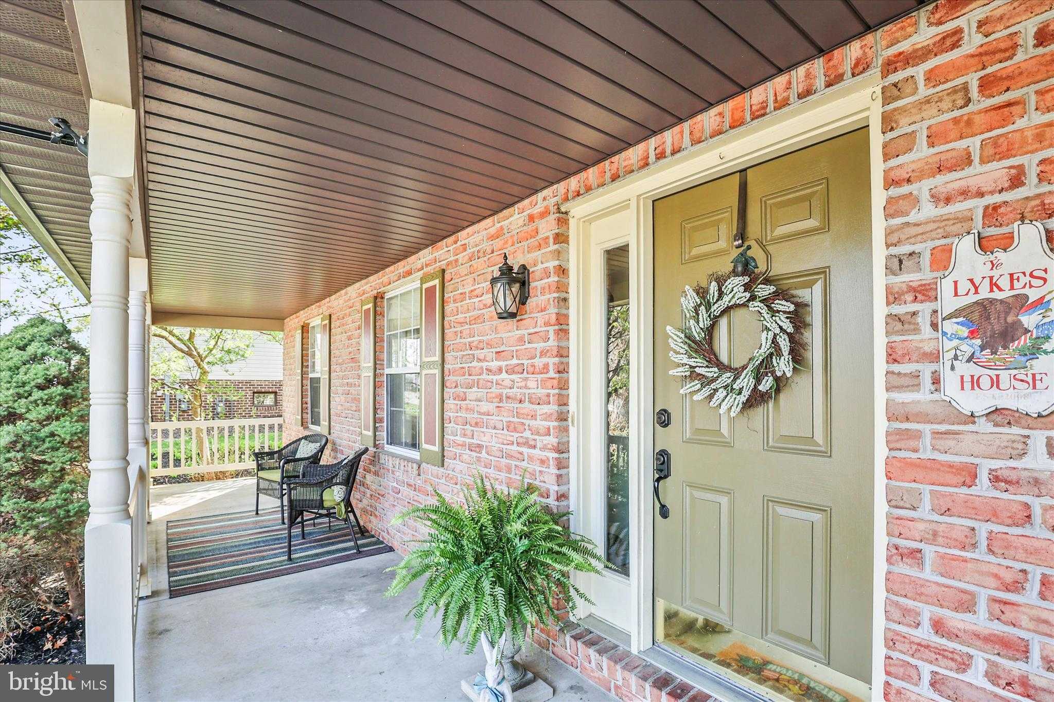 10 Amanda Ave photo 2