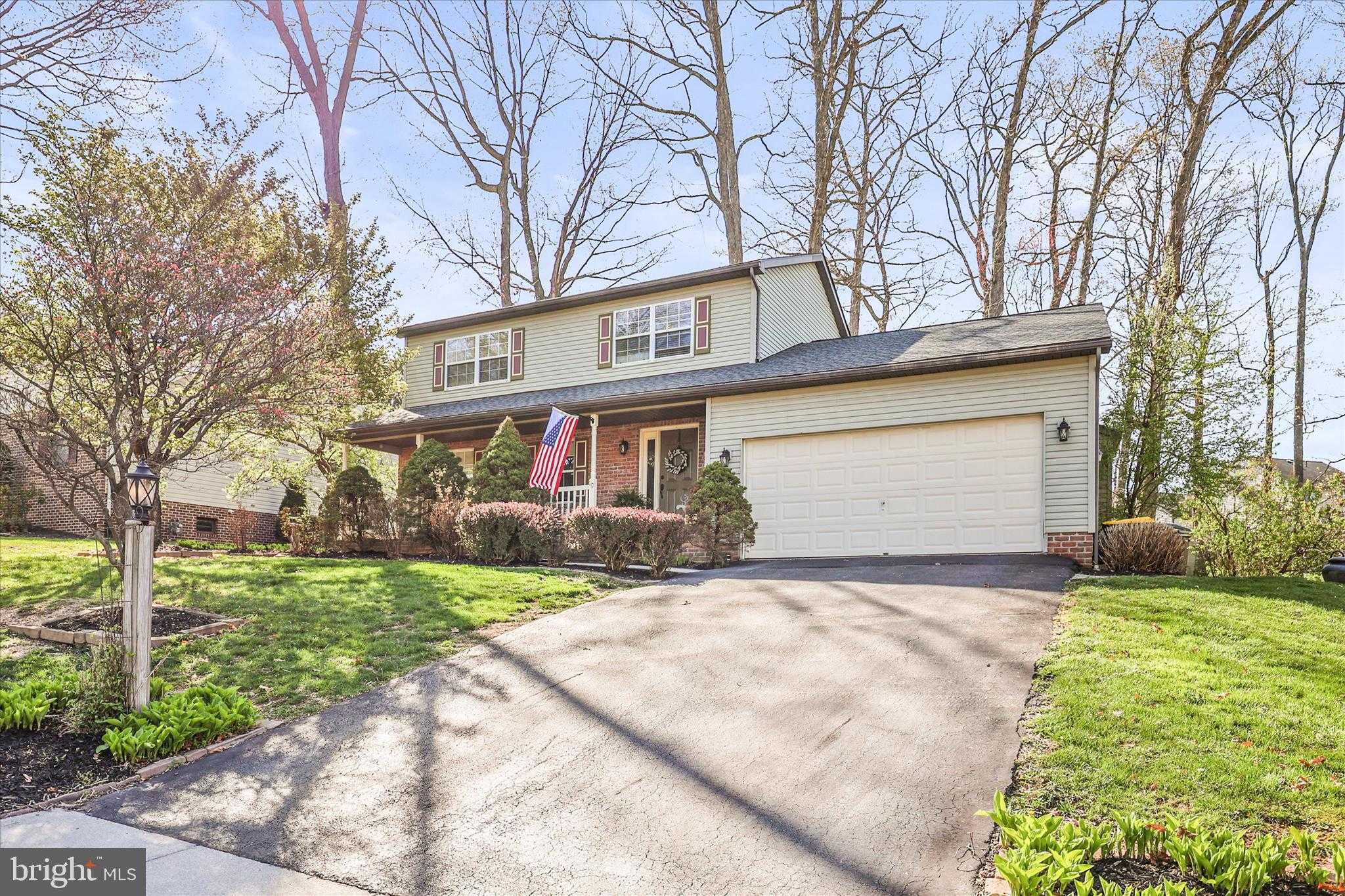 10 Amanda Ave photo 3