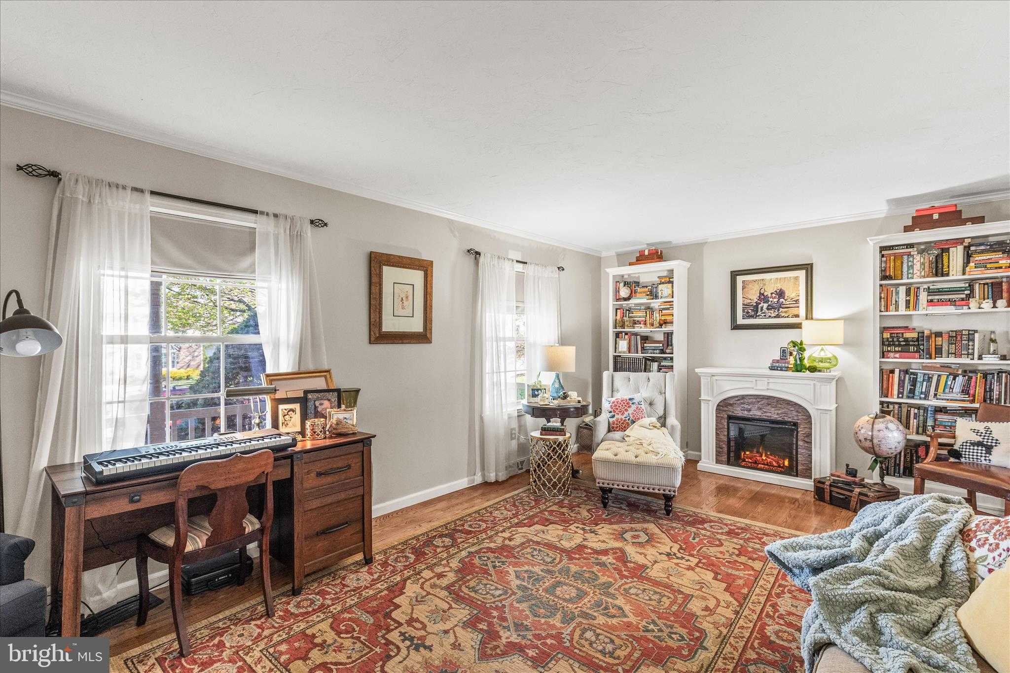 10 Amanda Ave photo 8