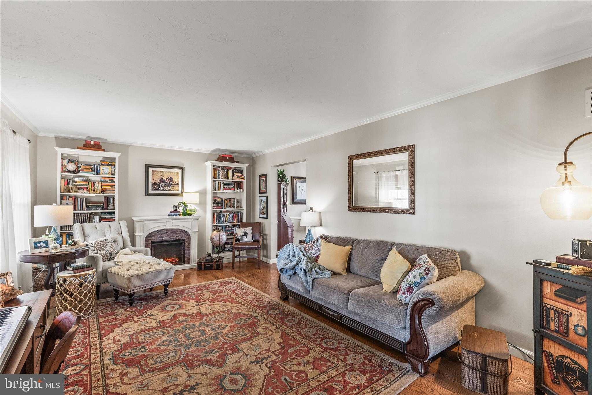 10 Amanda Ave photo 9